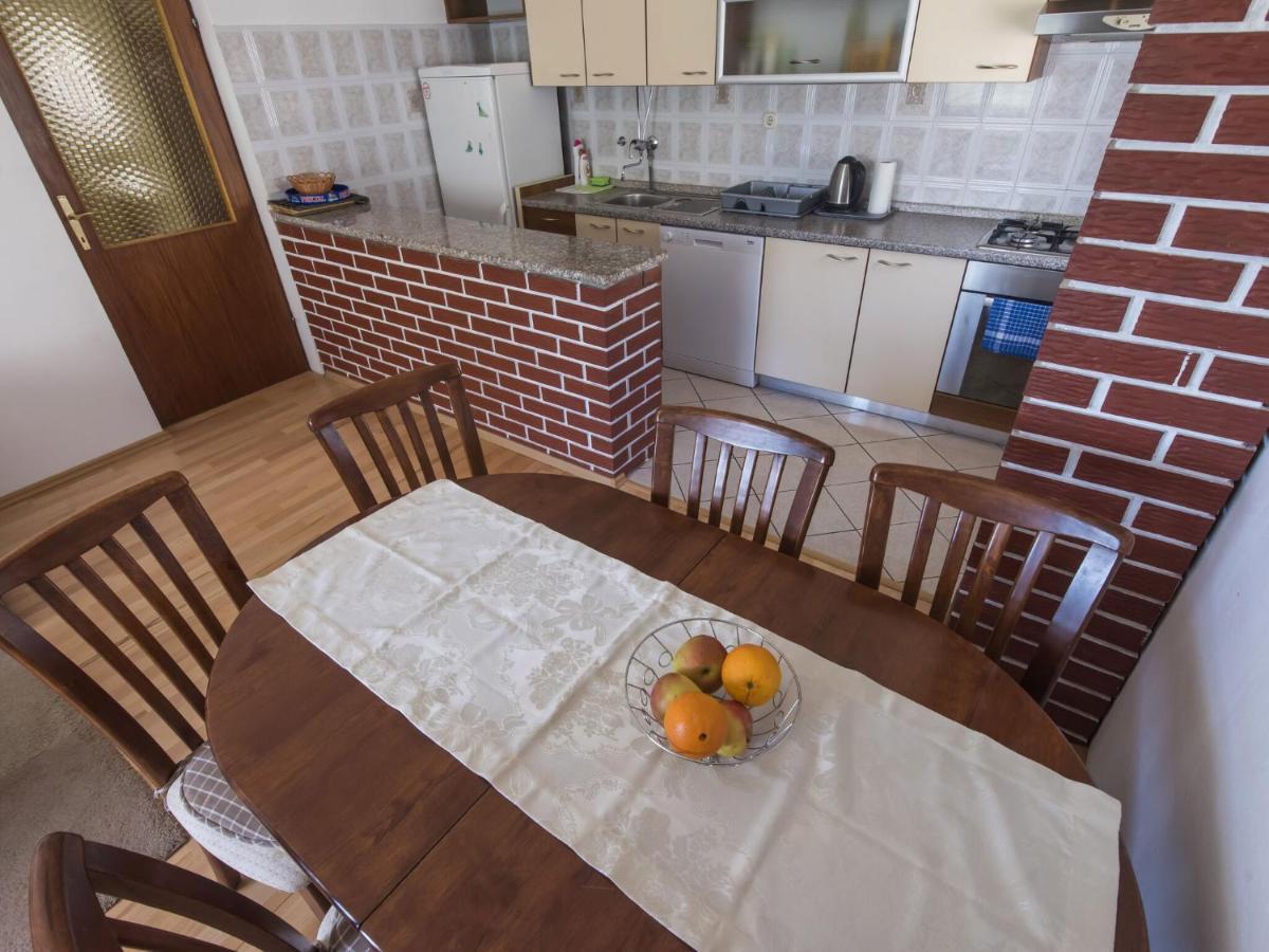 Nice Apartment In Starigrad Paklenica With Terrace Esterno foto