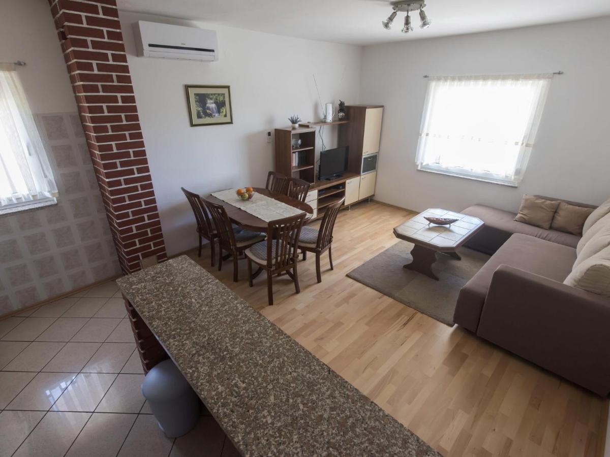 Nice Apartment In Starigrad Paklenica With Terrace Esterno foto