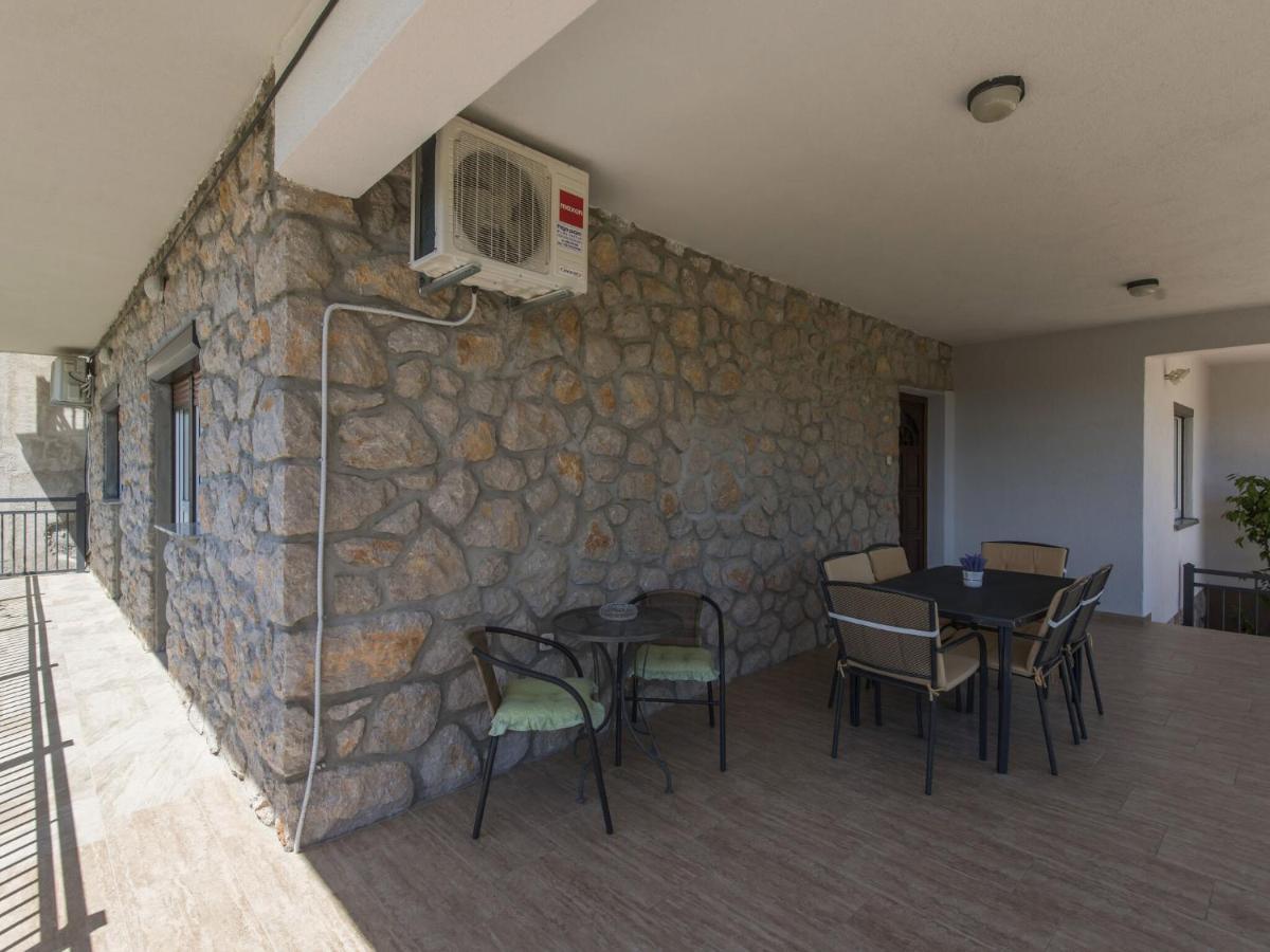 Nice Apartment In Starigrad Paklenica With Terrace Esterno foto