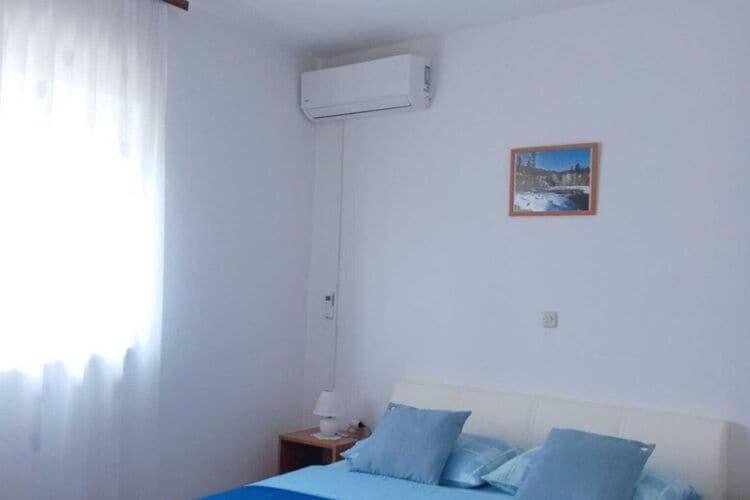 Nice Apartment In Starigrad Paklenica With Terrace Esterno foto