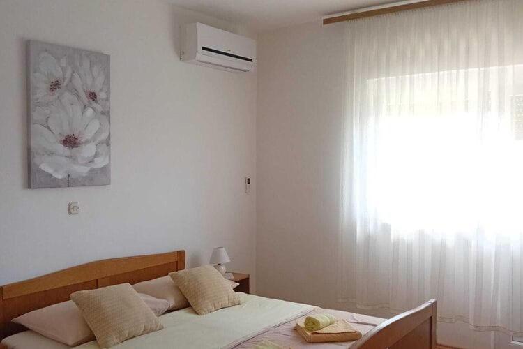 Nice Apartment In Starigrad Paklenica With Terrace Esterno foto